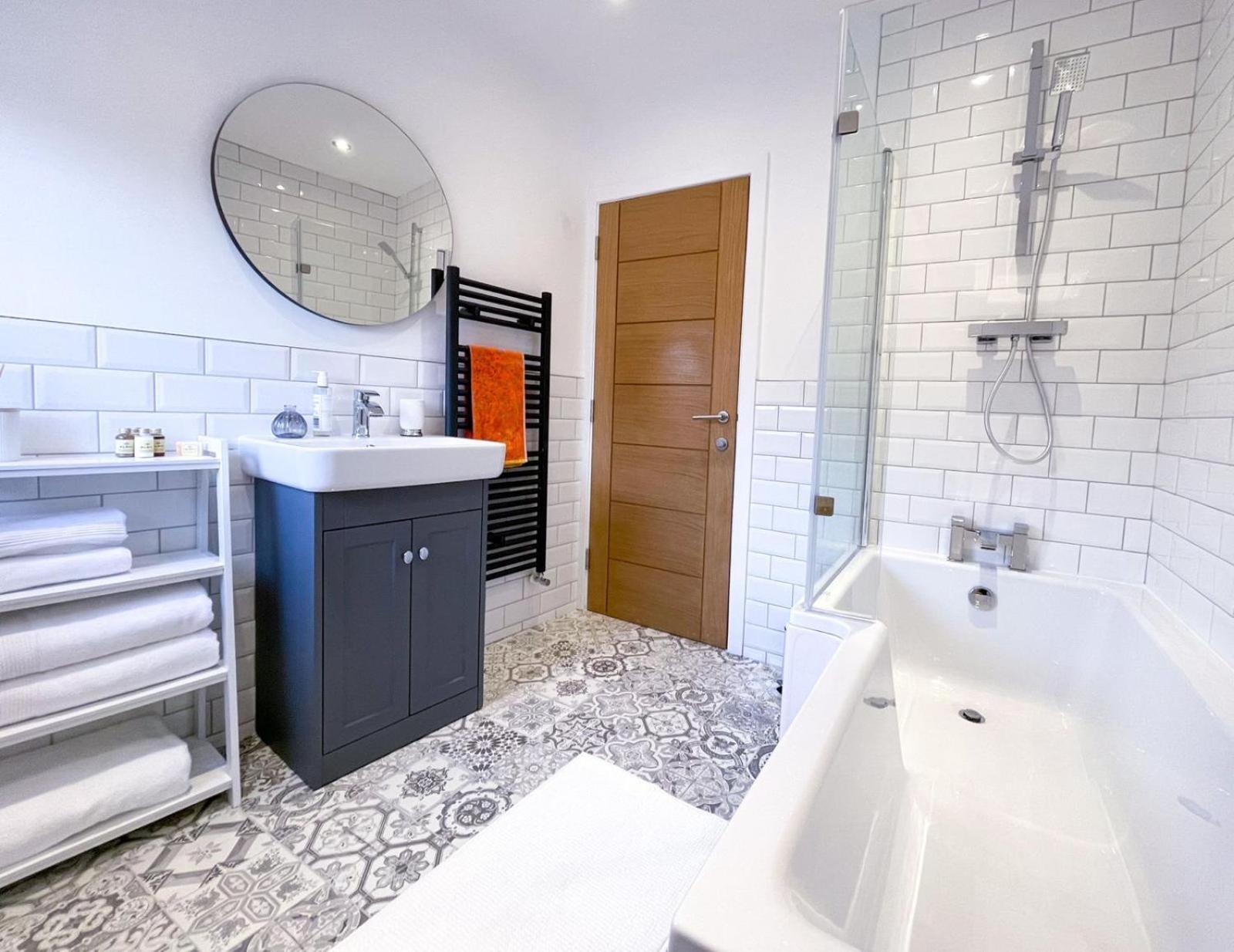 Juliet Beautiful 1 Bedroom, Central, Modern Space. Дарлингтон Экстерьер фото